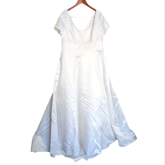 90s Vintage Barbra Allin White Satin Cap Sleeve A-Line Wedding Dress Size 20 90s Vintage Barbra Allin White Satin Cap Sleeve A-Line Wedding Dress Size 20